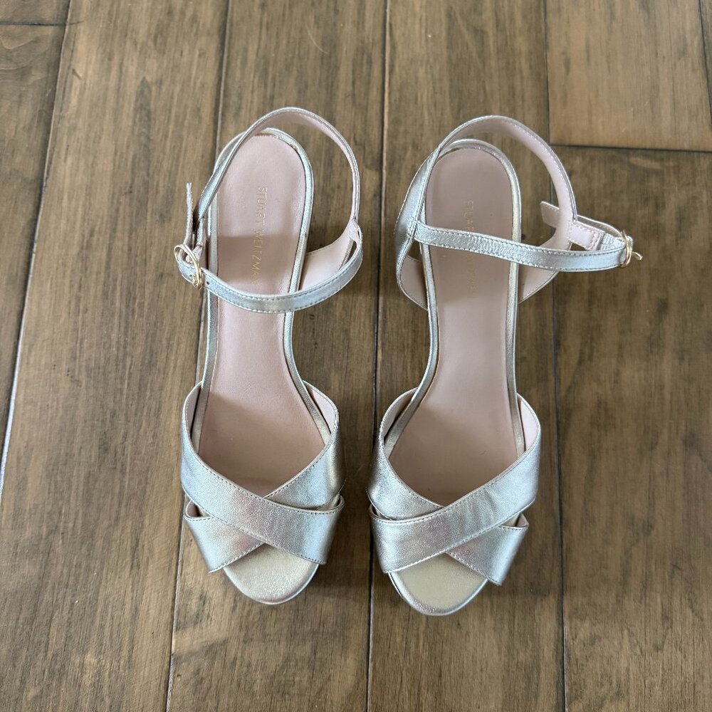 Stuart Weitzman Size 8 Gold platform sandals